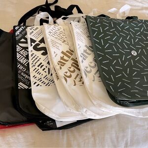 Twenty Lulu Lemon bags💖